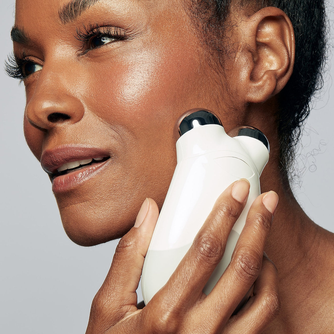 NuFace Trinity 美顔器 Amazon.com: NuFACE TRINITY+ Microcurrent Facial Device